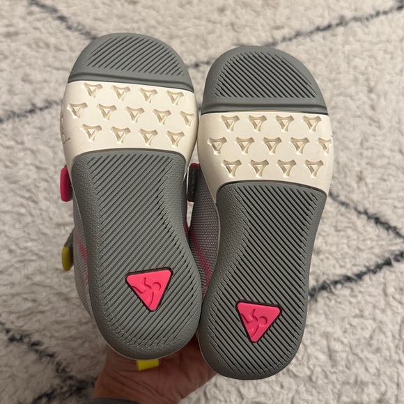 New in box - PLAE Max kids boot -  metallic silver - kids size 10 - Picture 4 of 7